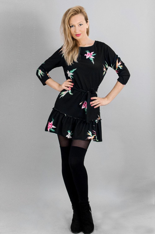 Čierne šaty s volánom