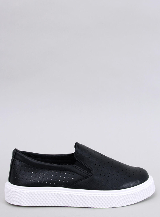 Perforované slip-on tenisky čierne