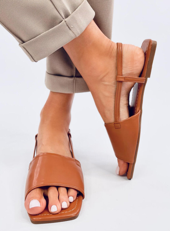 Camel hnedé sandále na plochej podrážke