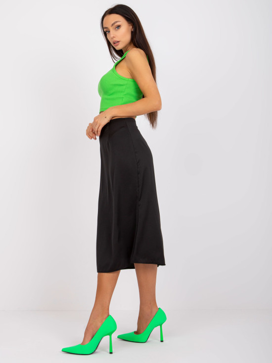 Elegantná čierna midi sukňa