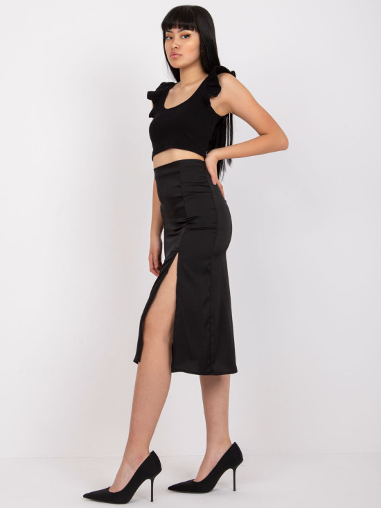 Elegantná midi sukňa v čiernej farbe