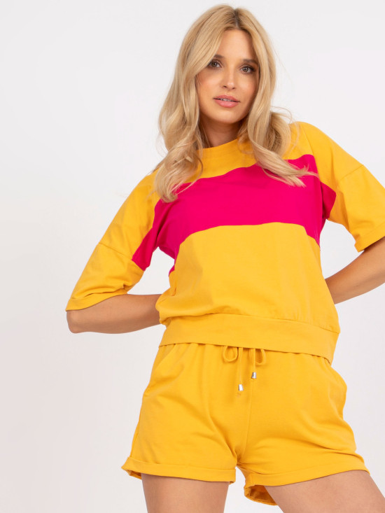 Štýlový komplet v tmavožltej farbe