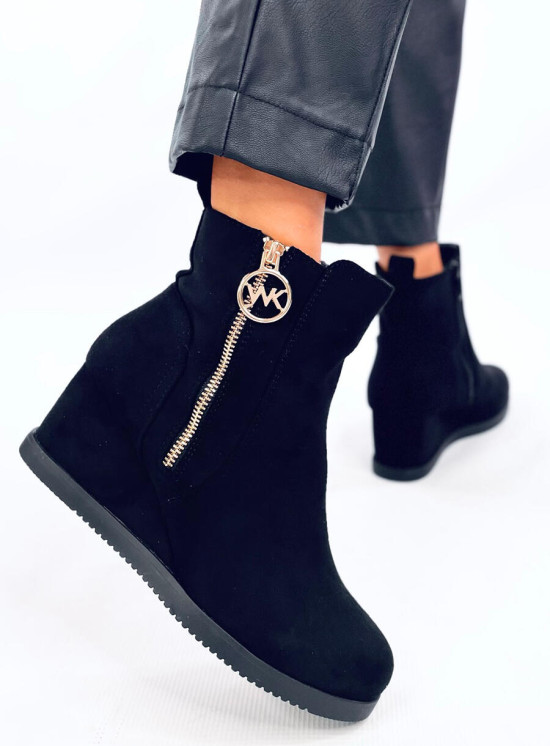 Čierne čižmy na platforme so zlatým zipsom