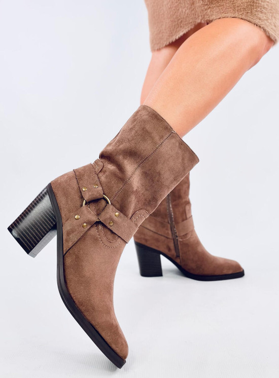 Hnedé semišové kovbojské čižmy na podpätku