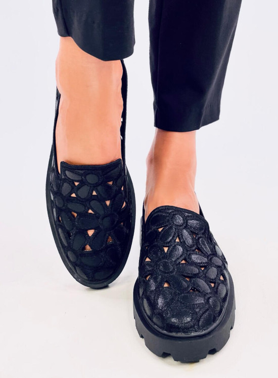 Čierne ažúrové mokasíny FLORA
