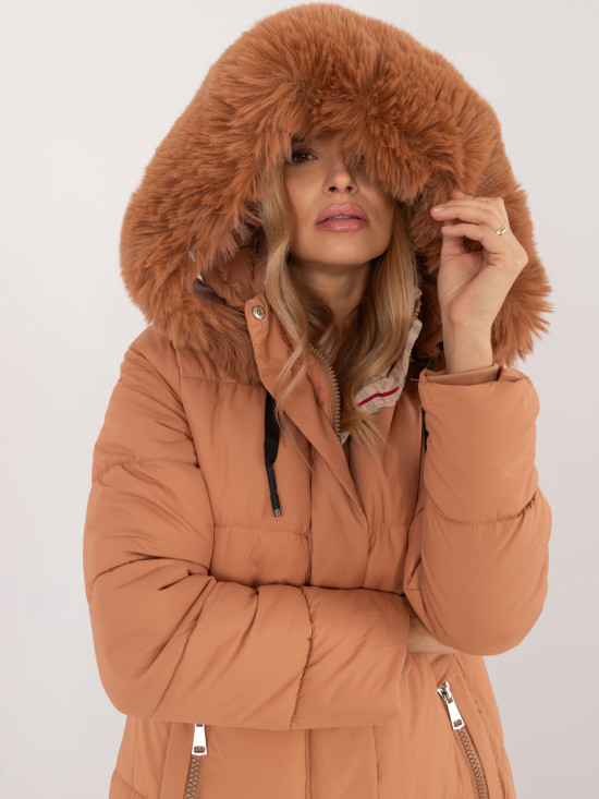 Pohodlná zimná bunda s odnímateľnou kapucňou camel hnedá