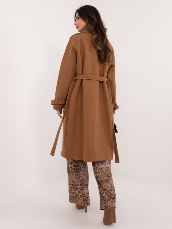 Elegantný prechodný kabát v camel farbe