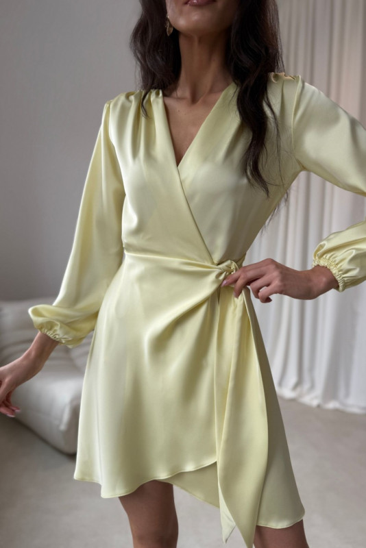 Žlté mini zavinovacie šaty