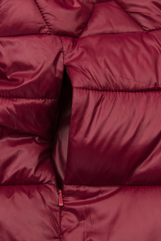Vínovočervená prechodná bunda s kapucňou a kožušinou