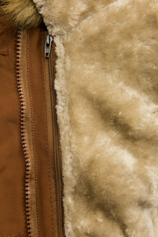 Camel hnedá parka na jeseň/zimu s odnímateľným futrom