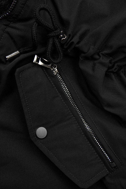 Čierna zimná parka s umelou kožušinou