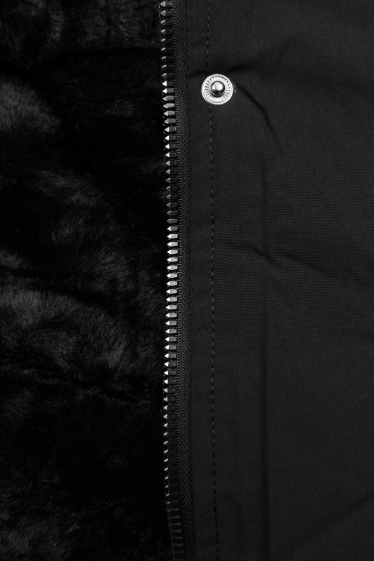 Čierna zimná parka s umelou kožušinou
