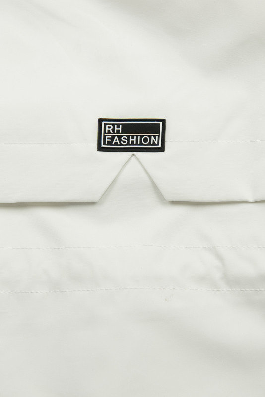 Biela parka so zlatými detailami