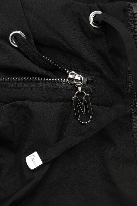 Čierna parka s odopínateľnou kapucňou