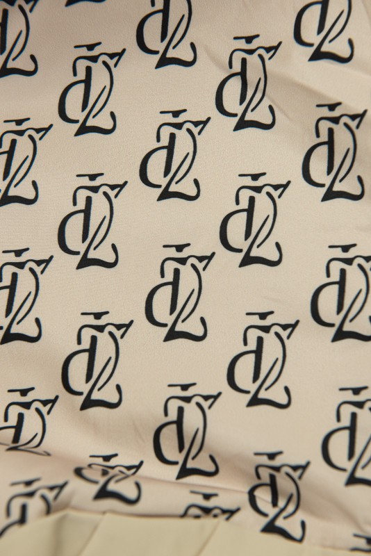 Predĺžená parka s potlačou v kapucni svetlobéžová