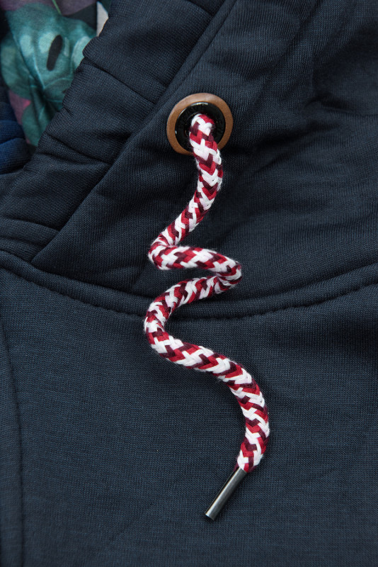 Tmavomodrá mikina s kvetinovou podšívkou