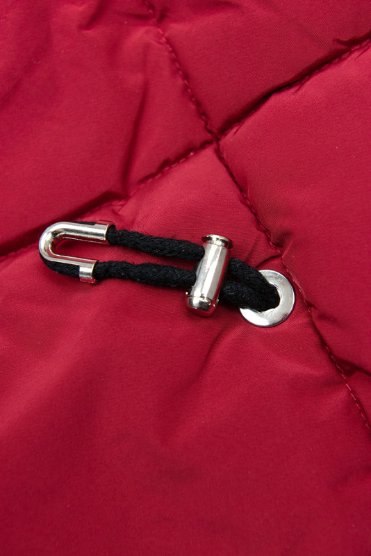 Červená zimná bunda so strieborným lemom