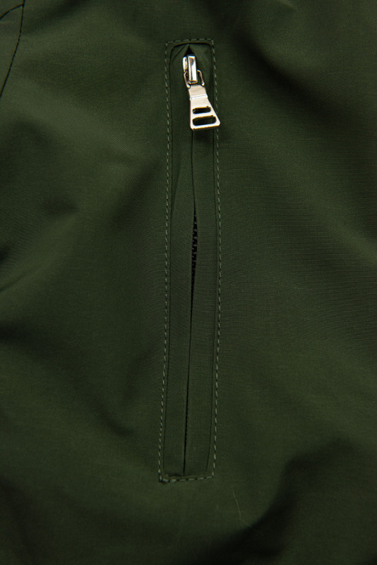 Army zelená parka na zimu s béžovým futrom