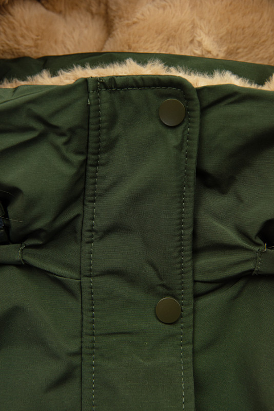Army zelená parka na zimu s béžovým futrom