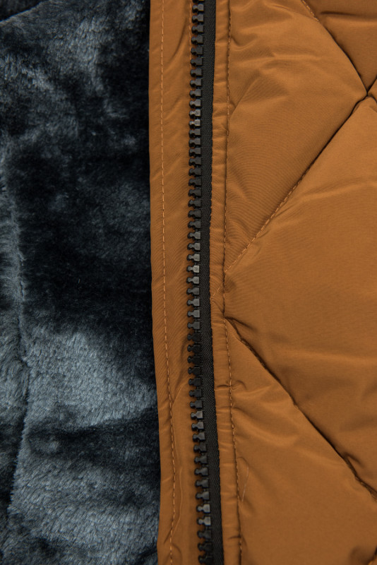 Karamelovo hnedá zimná bunda v prešívanom dizajne