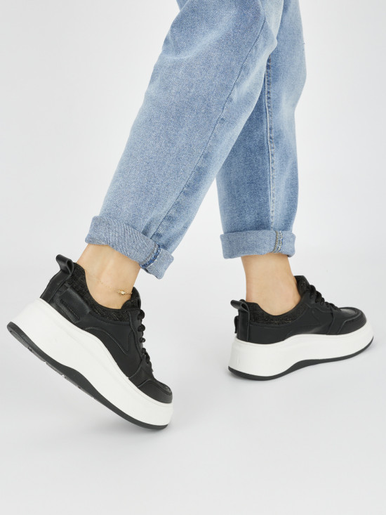 Dámske čierne sneakersy na hrubej podrážke