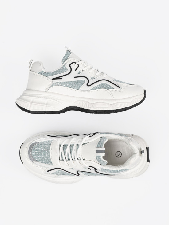 Bielo-zelené sneakersy s ozdobnými prvkami