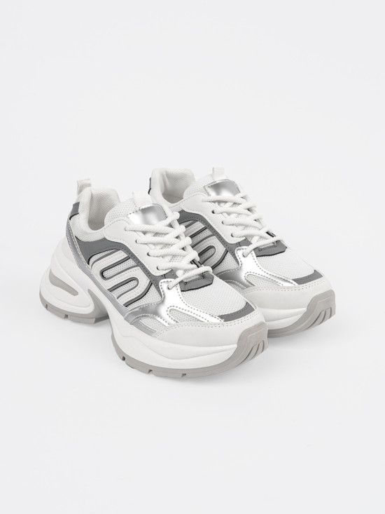 Biele dámske sneakersy so striebornými detailmi