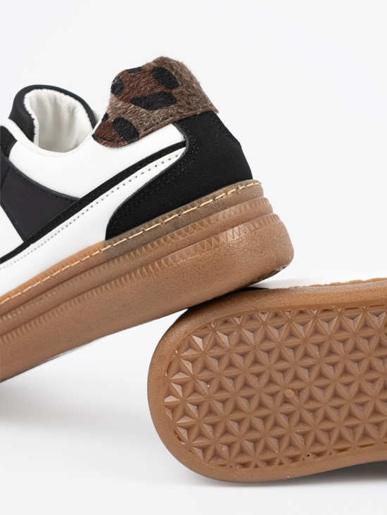 Bielo-čierne sneakersy s leopardím vzorom