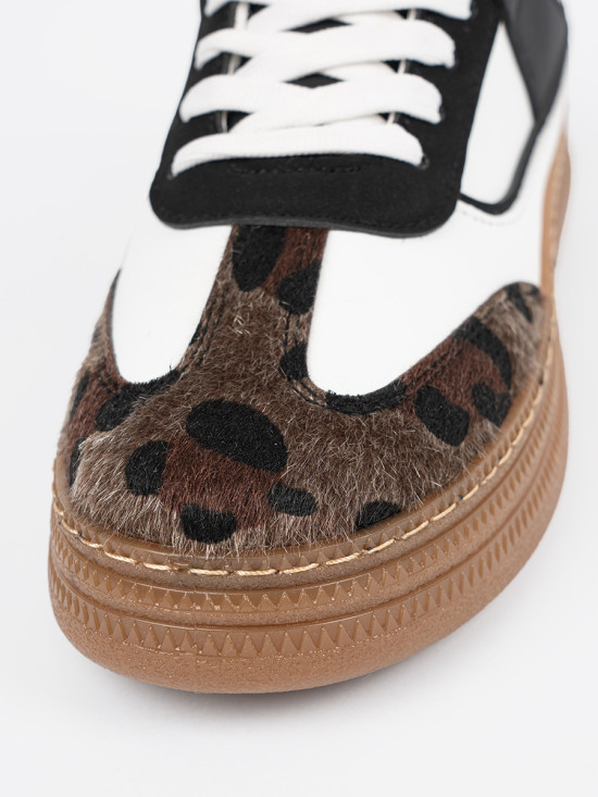 Bielo-čierne sneakersy s leopardím vzorom
