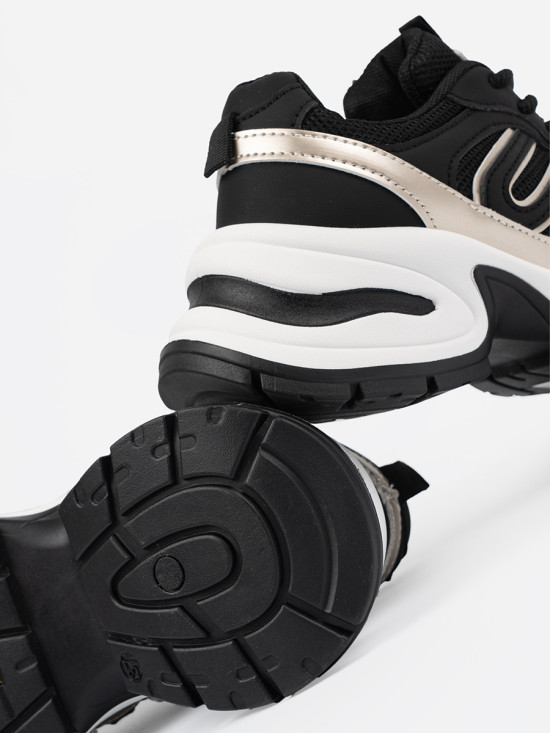 Čierne dámske sneakersy so zlatými detailmi
