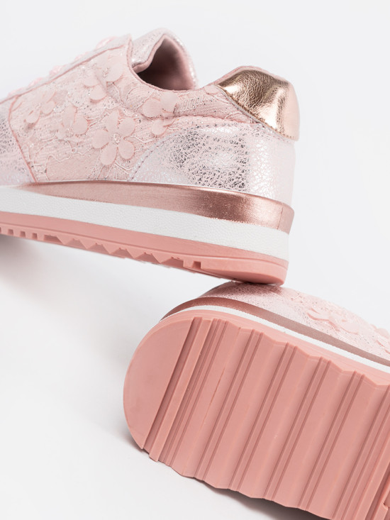 Ružové sneakersy s kvetinovým motívom