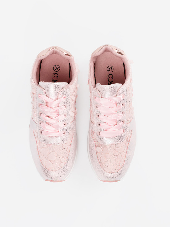 Ružové sneakersy s kvetinovým motívom
