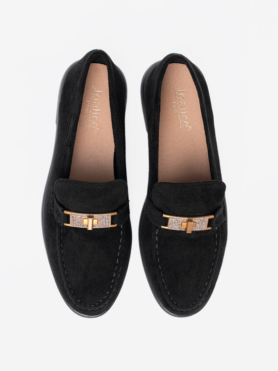 Čierne semišové mokasíny s elegantnou zlatou ozdobou