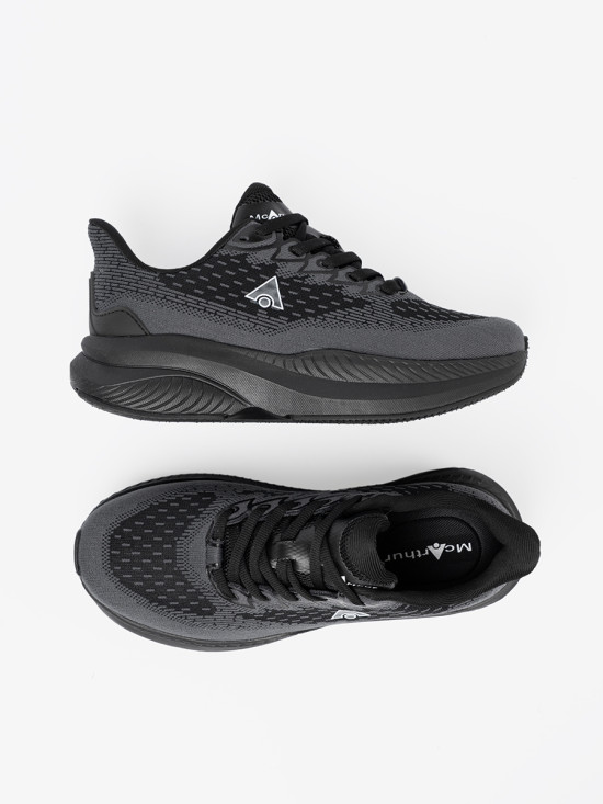Ľahké čierne sneakersy s priedušným zvrškom