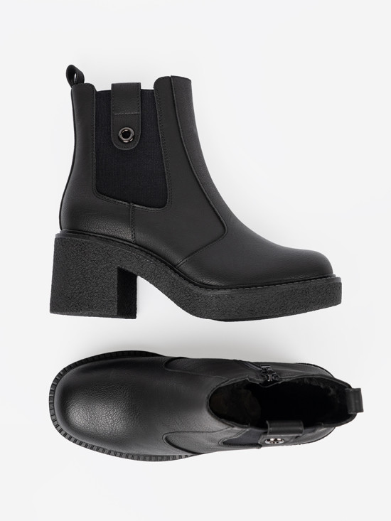 Elegantné čierne členkové čižmy s elastickým vsadením