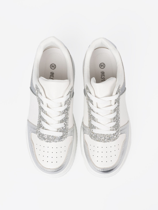 Bielo-strieborné sneakersy s lesklými detailmi