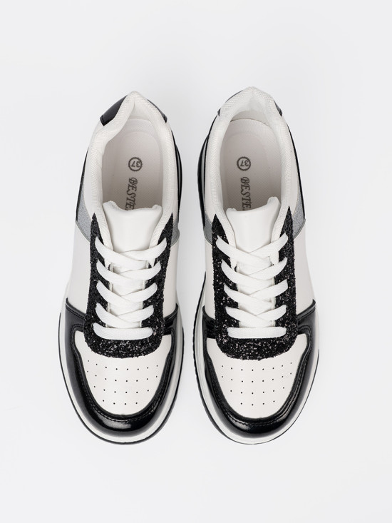 Čierno-biele sneakersy so striebornými detailmi