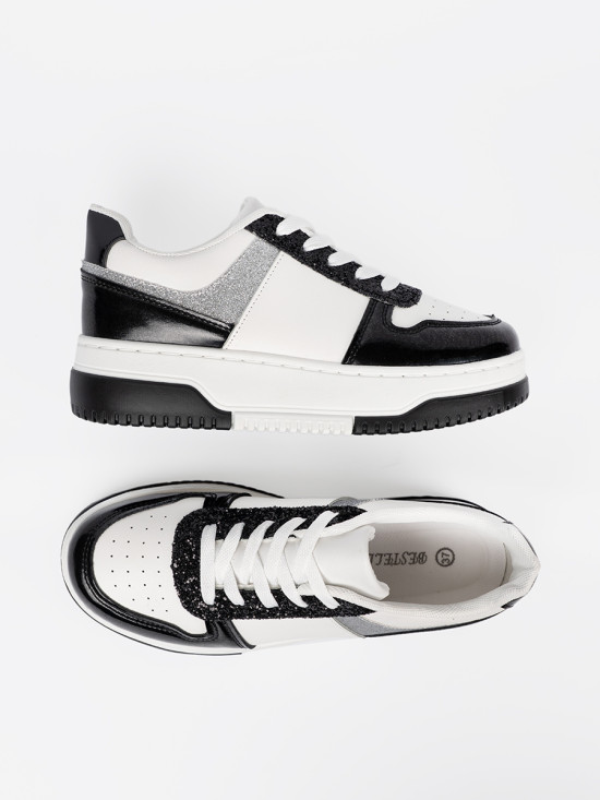 Čierno-biele sneakersy so striebornými detailmi