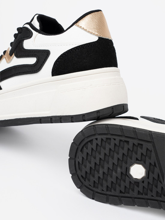 Čierno-biele sneakersy so zlatými detailmi