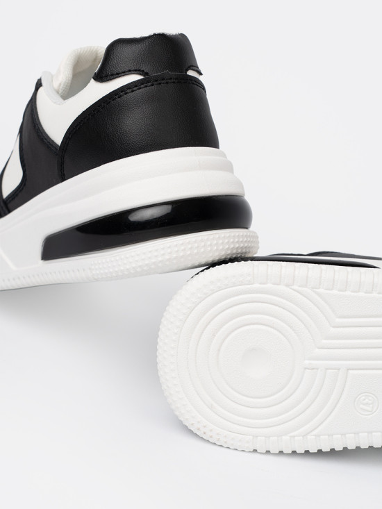 Štýlové čierno-biele sneakersy s hrubou podrážkou