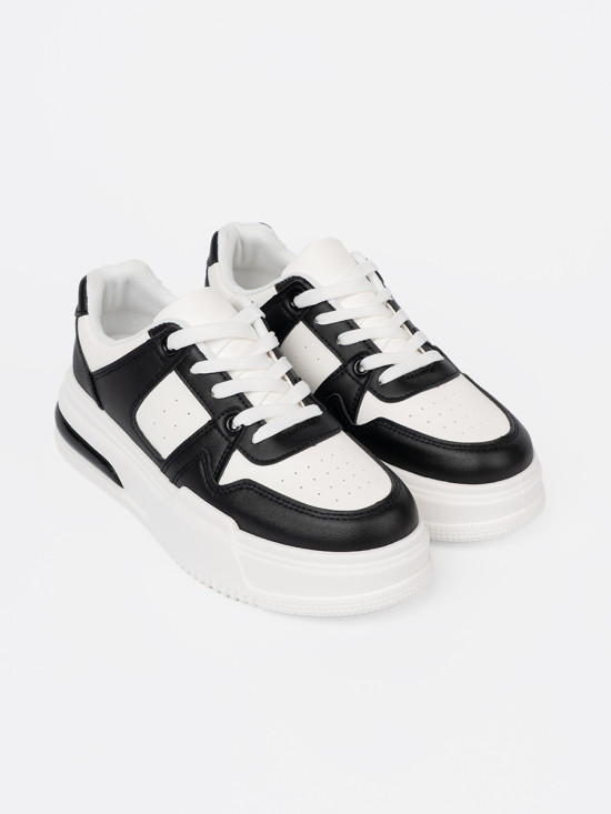 Štýlové čierno-biele sneakersy s hrubou podrážkou