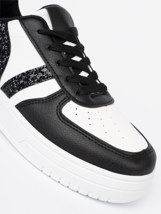 Štýlové čierno-biele sneakersy s trblietavými detailmi