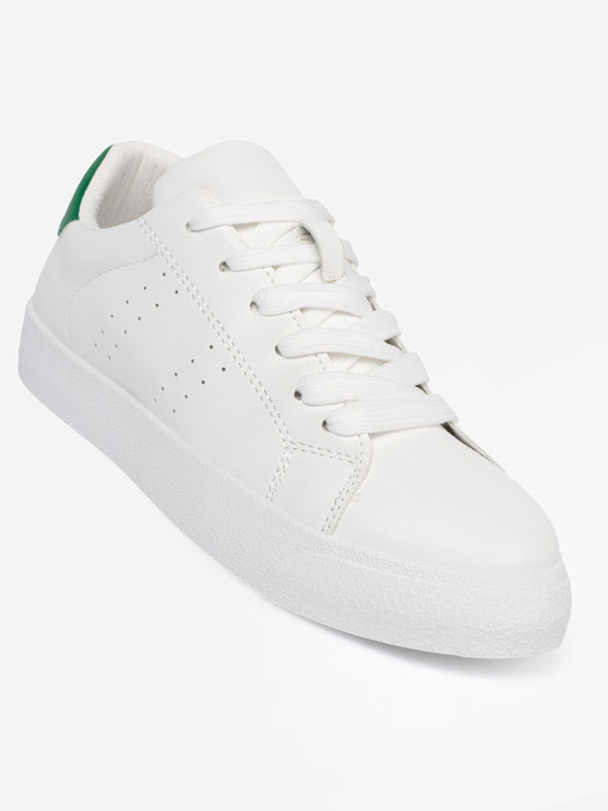 Klasické biele sneakersy so zeleným akcentom
