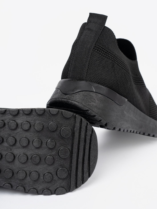 Čierne slip-on tenisky