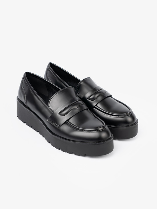 Elegantné čierne mokasíny na hrubej podrážke