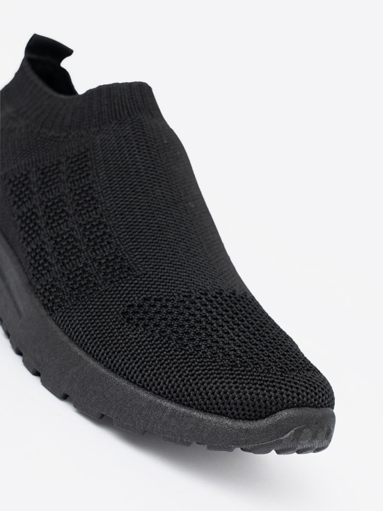 Čierne športové slip-on tenisky s textilným zvrškom