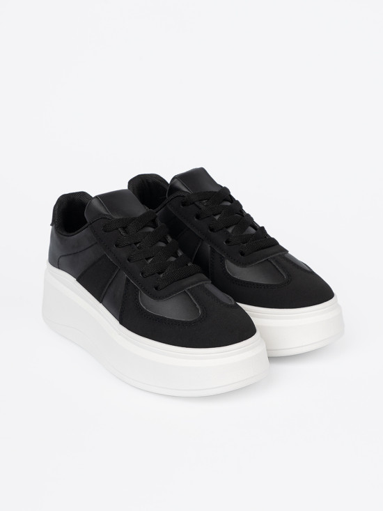 Klasické čierne sneakersy na hrubej podrážke