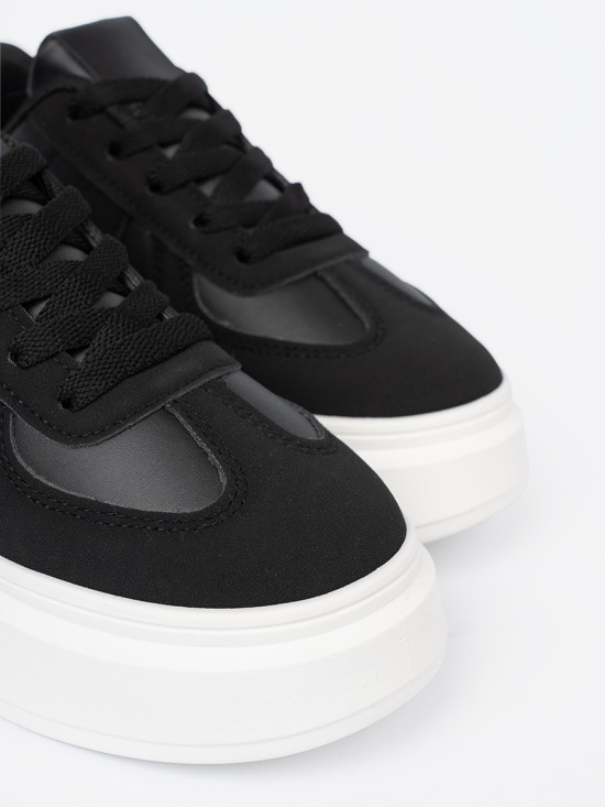 Klasické čierne sneakersy na hrubej podrážke