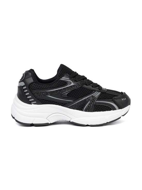 Čierne sneakersy so sieťovinou a bielou podrážkou