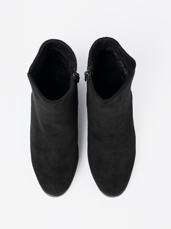 Štýlové čierne členkové čižmy s elegantným zdobením